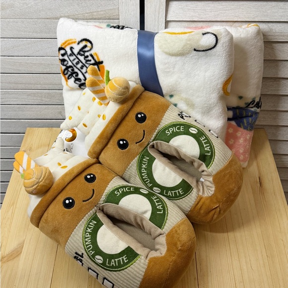 Pumpkin Spice Latte Slippers and Cozy Blanket Set. NWT. Slippers Medium - Picture 1 of 6